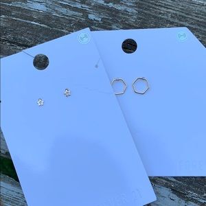 🌻 5 for $25 NWT 2 Pairs Forever 21 earrings
